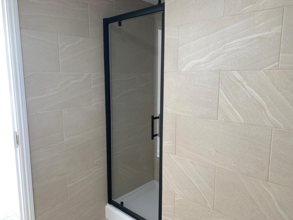 Ensuite 1.jpg