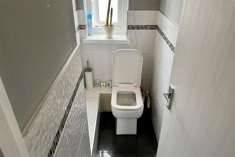 1 bedroom in a house share to rent, Malmesbury Road, London