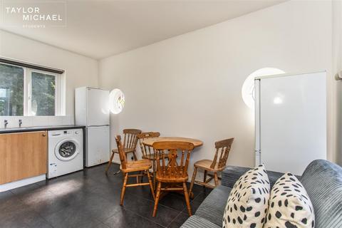 5 bedroom semi-detached house to rent, Nyetimber Hill, Brighton