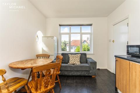 5 bedroom semi-detached house to rent, Nyetimber Hill, Brighton