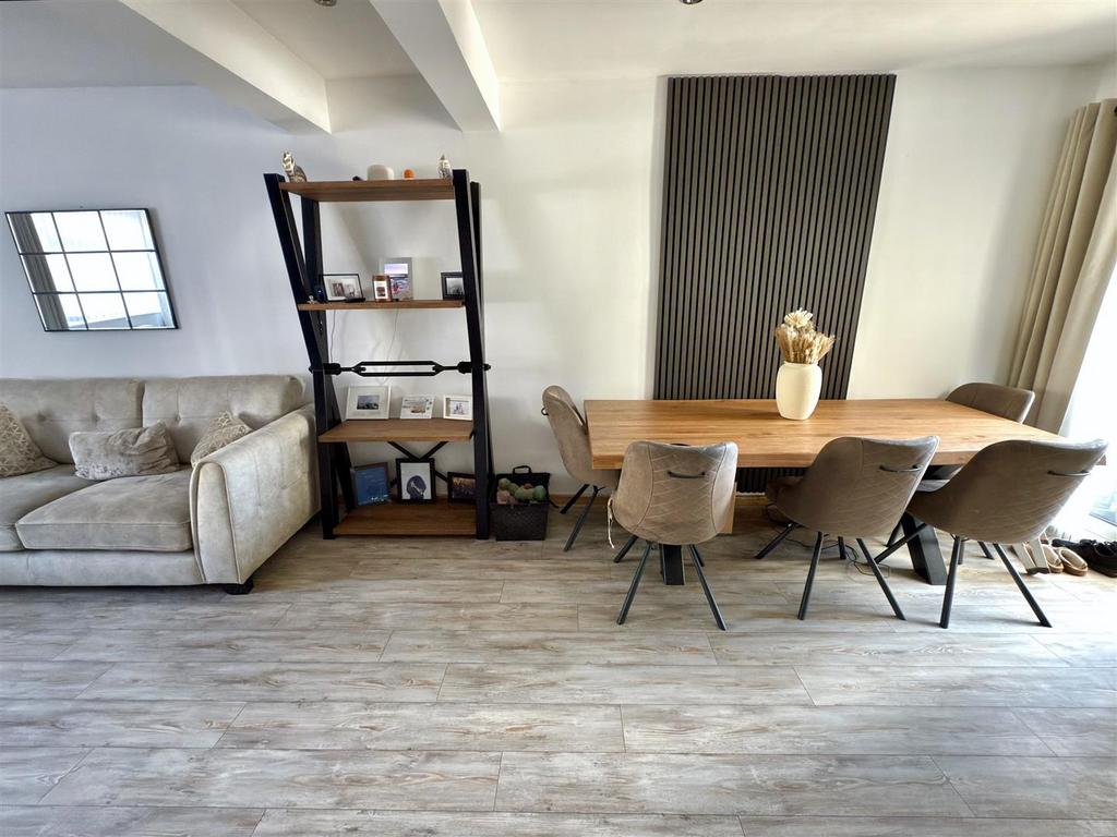 DINING AREA.jpg