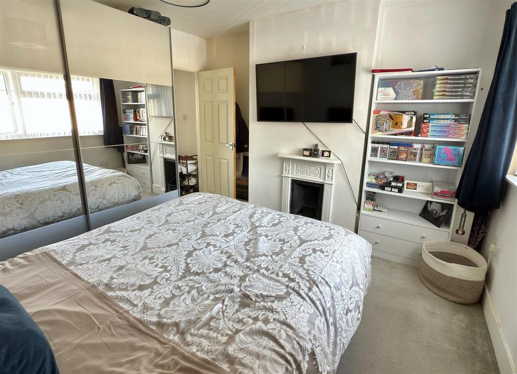 MASTER BEDROOM.jpg
