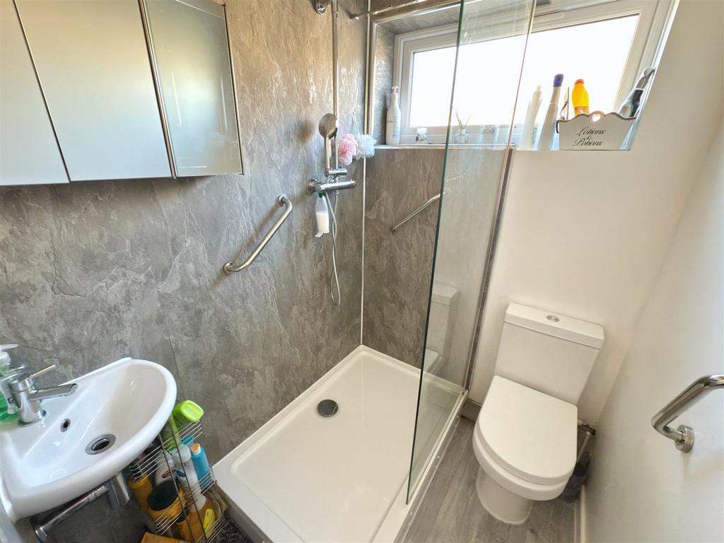 SHOWER ROOM.jpg