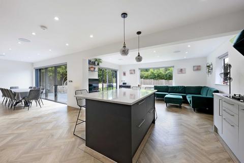 5 bedroom detached house for sale, Chiltern Hill, Chalfont St. Peter, Buckinghamshire, SL9