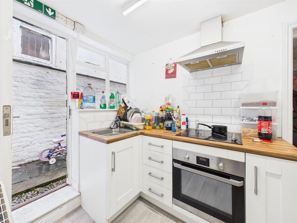 Kitchen: