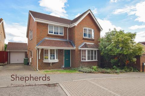 8 Nutwood Gardens, Cheshunt, Waltham Cross, EN7 6UP