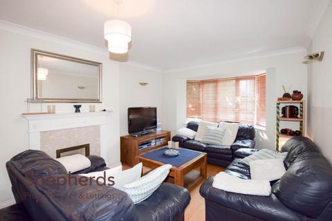 8 Nutwood Gardens, Cheshunt, Waltham Cross, EN7 6UP