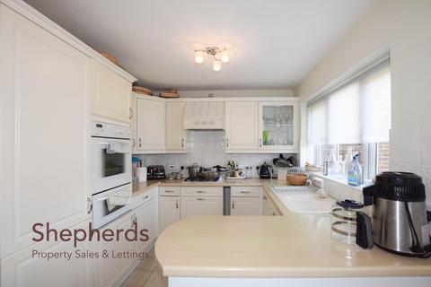 8 Nutwood Gardens, Cheshunt, Waltham Cross, EN7 6UP
