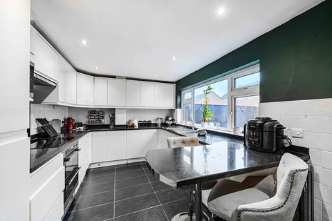 19 Swanbrook, Swindon, SN3 5AJ