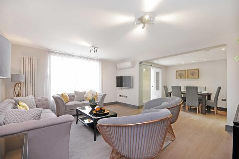 St. Johns Wood Park, London, NW8