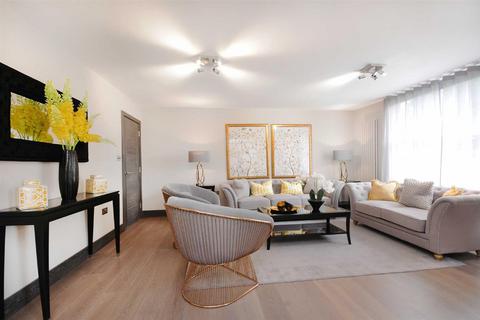 3 bedroom apartment to rent, St. Johns Wood Park, London, NW8