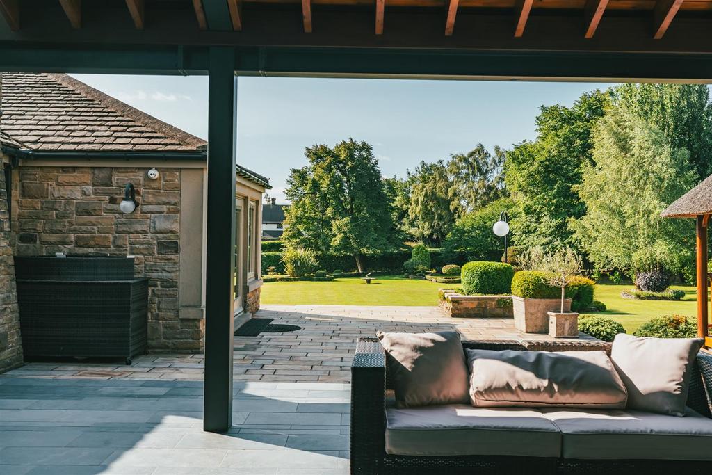 Outdoor Kitchen