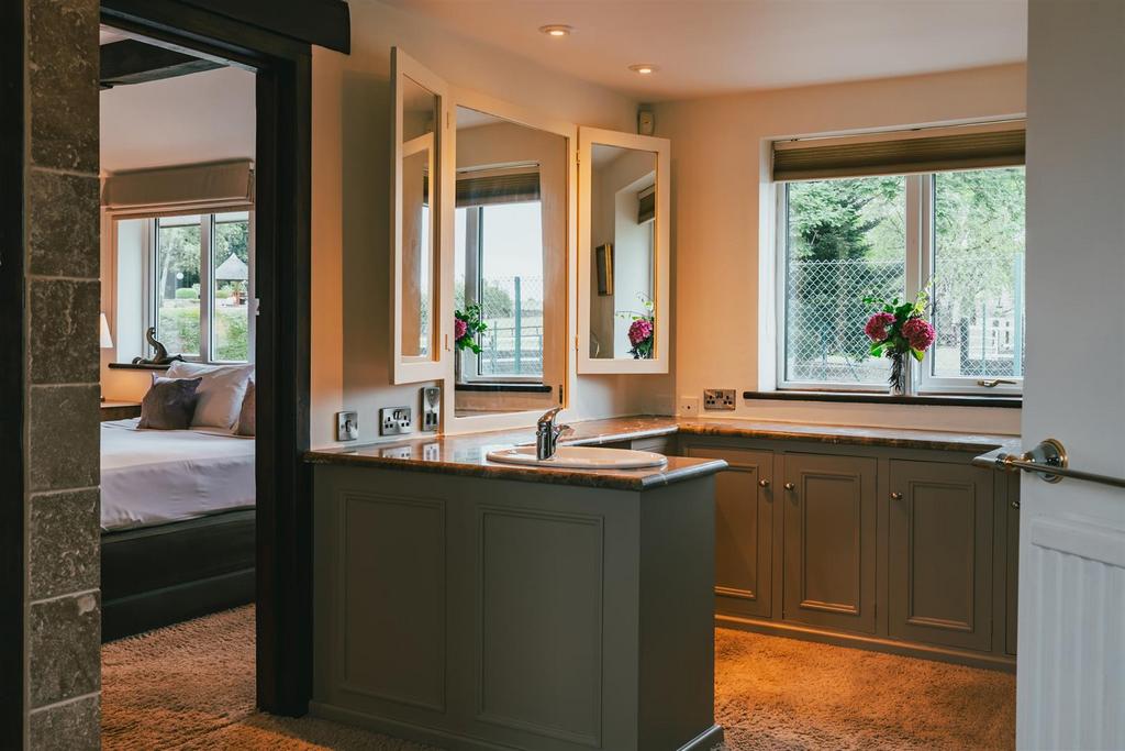 Master En-Suite Shower Room