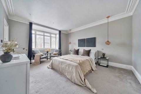 60 King Edwards Gardens, London, W3 9RQ