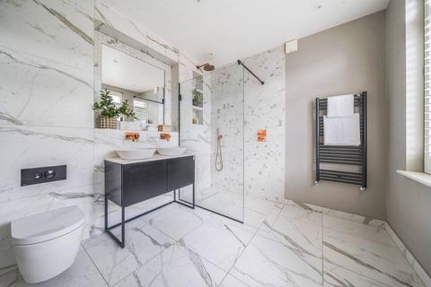 60 King Edwards Gardens, London, W3 9RQ
