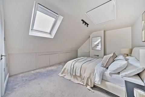 60 King Edwards Gardens, London, W3 9RQ