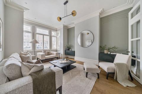 60 King Edwards Gardens, London, W3 9RQ