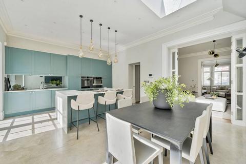 60 King Edwards Gardens, London, W3 9RQ