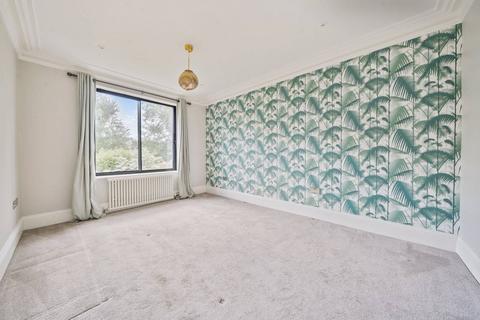60 King Edwards Gardens, London, W3 9RQ
