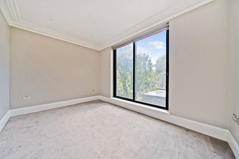 60 King Edwards Gardens, London, W3 9RQ