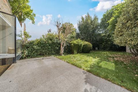 60 King Edwards Gardens, London, W3 9RQ