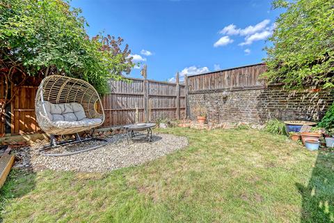 3 bedroom flat for sale, Rathcoole Avenue, London N8