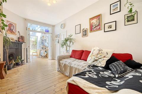 3 bedroom flat for sale, Rathcoole Avenue, London N8