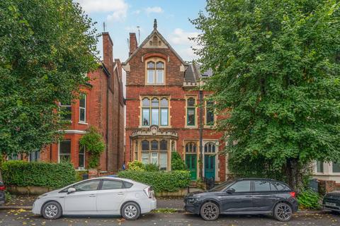 3 bedroom flat for sale, Dean Road, Willesden Green, London, NW2