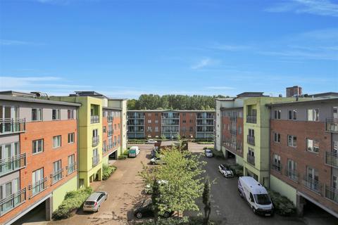 2 bedroom flat to rent, Colombo Square, Worsdell Drive, Gateshead NE8