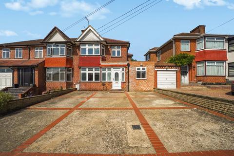 82 Coledale Drive, Stanmore, HA7 2QF