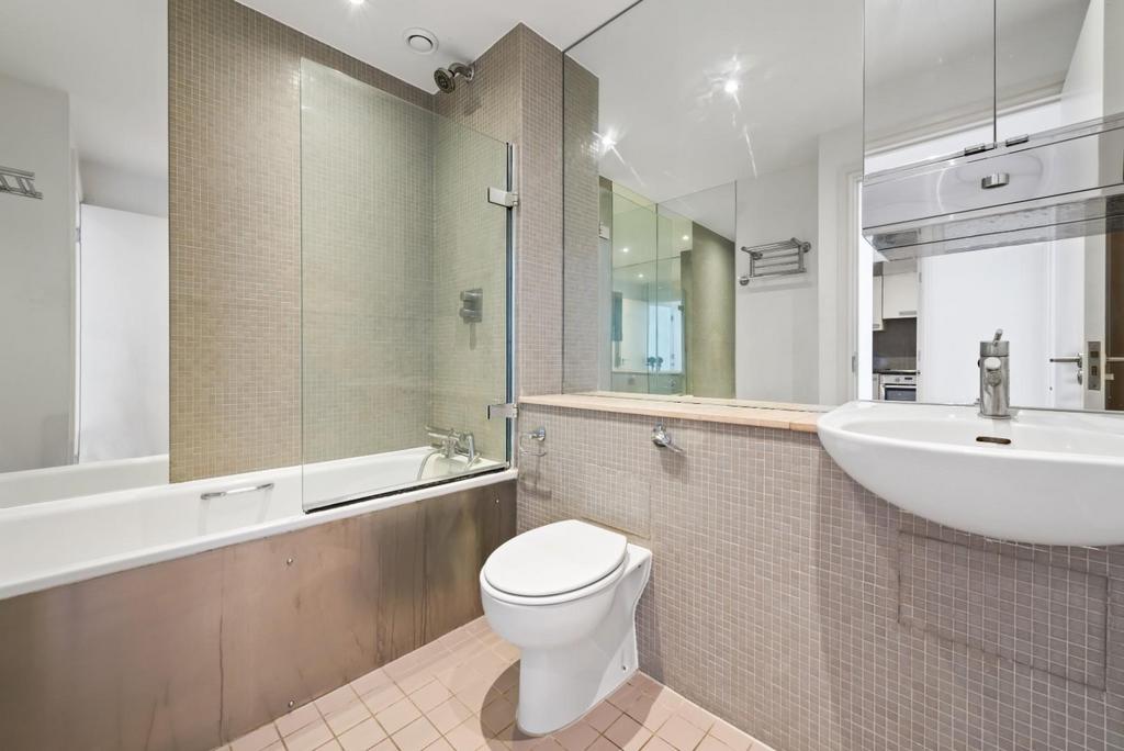 Bathroom.jpg