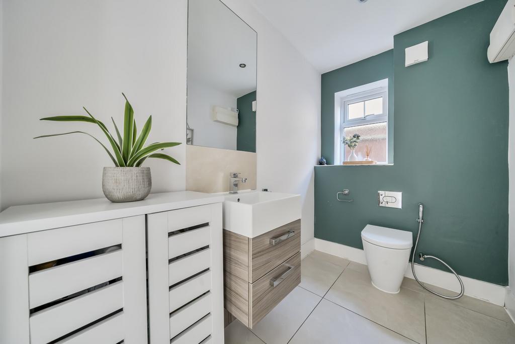 Cloakroom/Wc