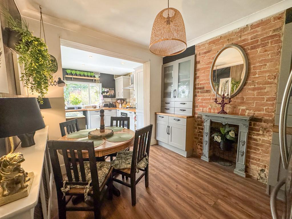 Kitchen diner2