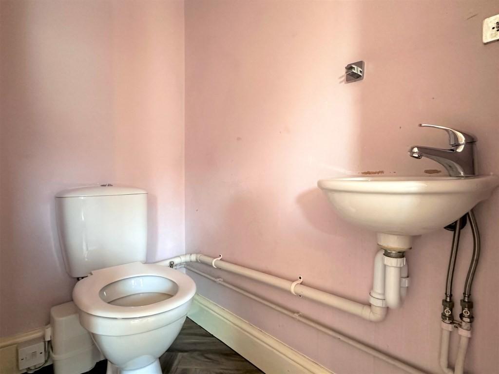 En suite cloakroom
