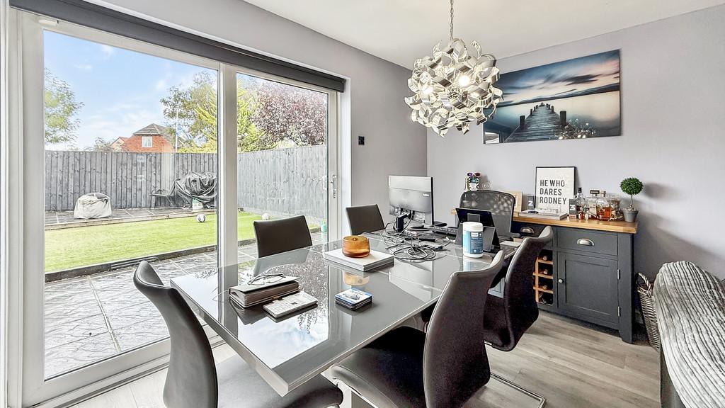 Lounge/dining room