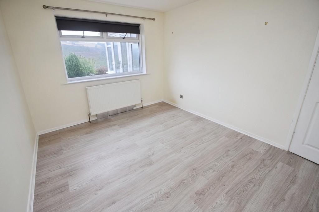 D38af933-Bedroom 201