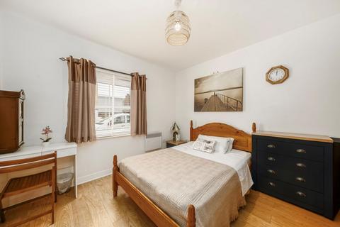 undefined, High Road, London N12