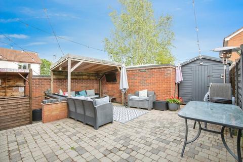 1 Barnsley Close, Atherstone, CV9 2DG