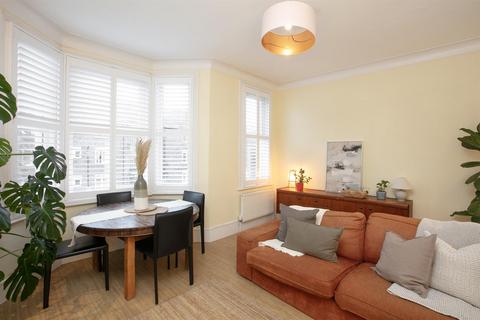 3 bedroom flat for sale, Fenwick Road, Peckham, SE15