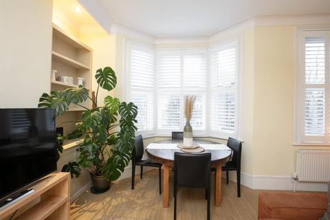 3 bedroom flat for sale, Fenwick Road, Peckham, SE15