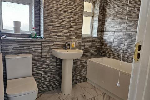 2 bedroom apartment for sale, Lady Margaret Road, Southall