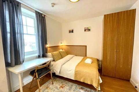 Studio to rent, Fulham Palace Road, Hammersmith, London