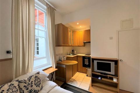 Studio to rent, Fulham Palace Road, Hammersmith, London