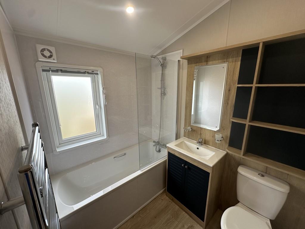 Lodge in Anglesey bathroom