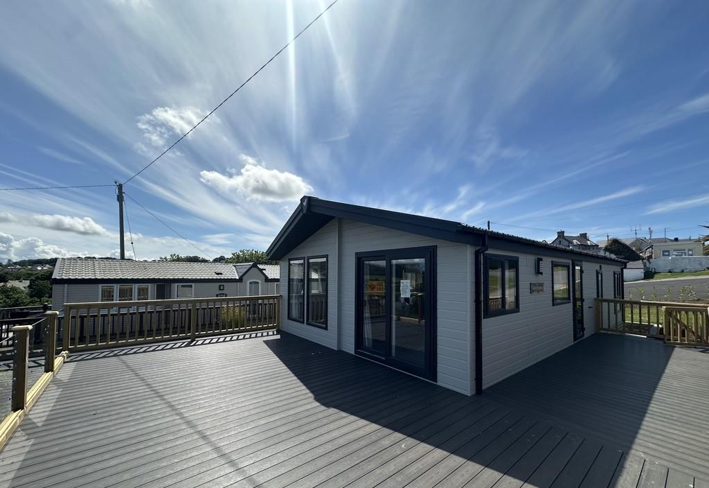 Lodge in Anglesey deckng 2