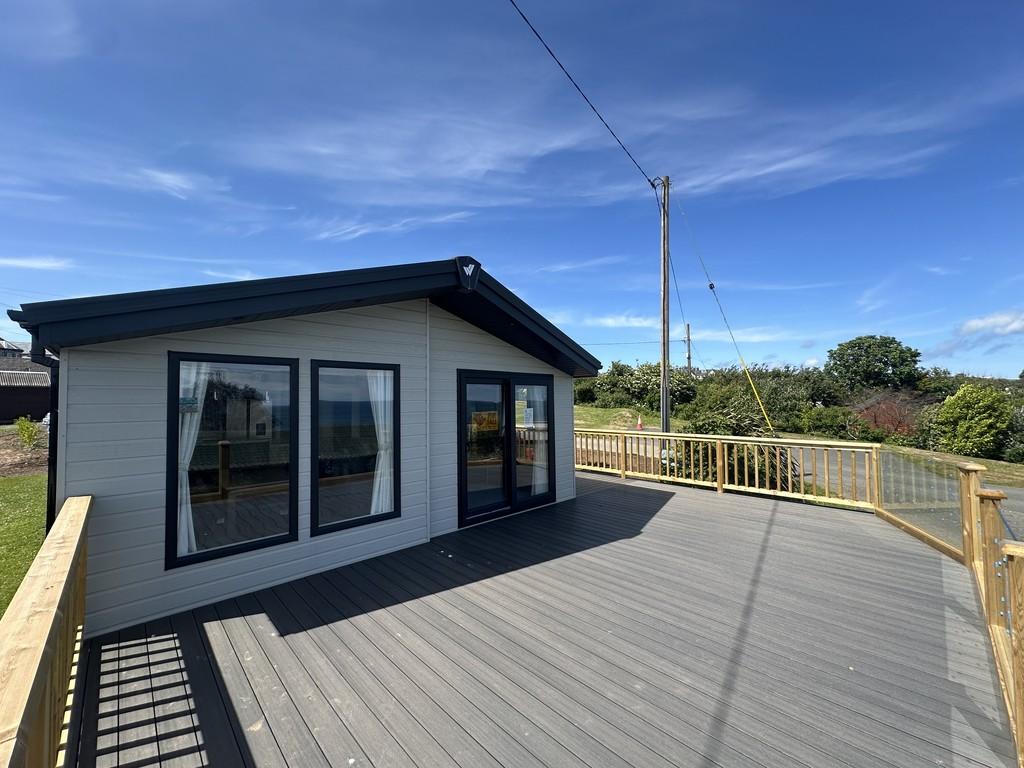 Lodge in Anglesey decking 3