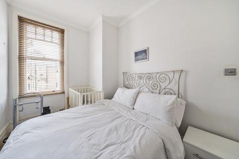 undefined, Kings Avenue, London, N10