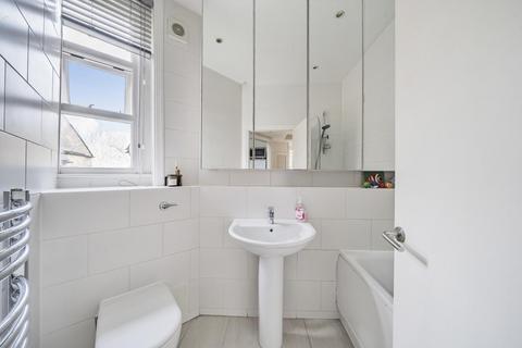 undefined, Kings Avenue, London, N10