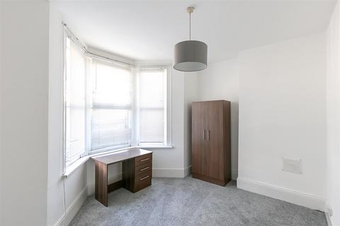 2 bedroom flat for sale, Biddlestone Road, Heaton, Newcastle upon Tyne