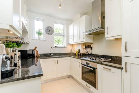 2 bedroom maisonette to rent, Chatsworth Avenue, Wimbledon, London, SW20